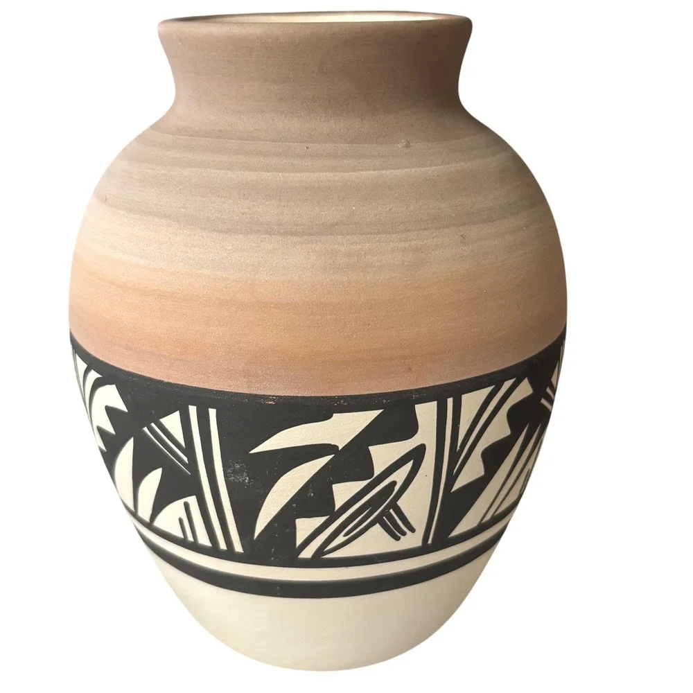Pottery Vase Tan Terracotta Black White Geometric Signed Silas Navajo USA 6.5in